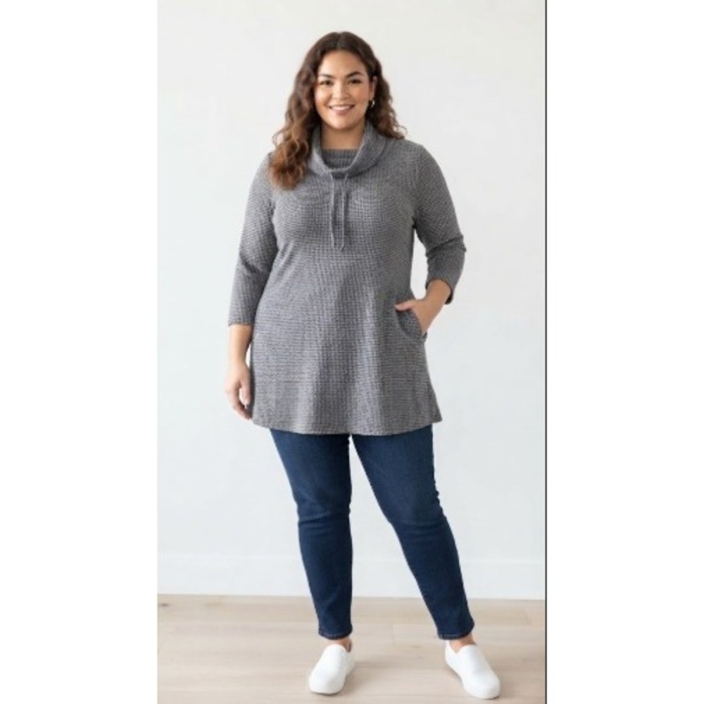 Avenue Womens Plus Size 18/20 Cowl Neck Tunic Top Black White Geometric Knit USA